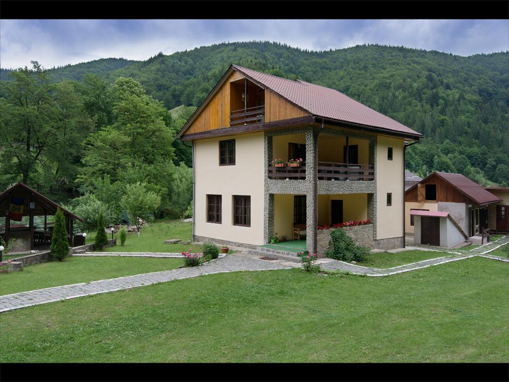 Hotel Pensiunea Bobu Izvoru Muntelui Exterior foto