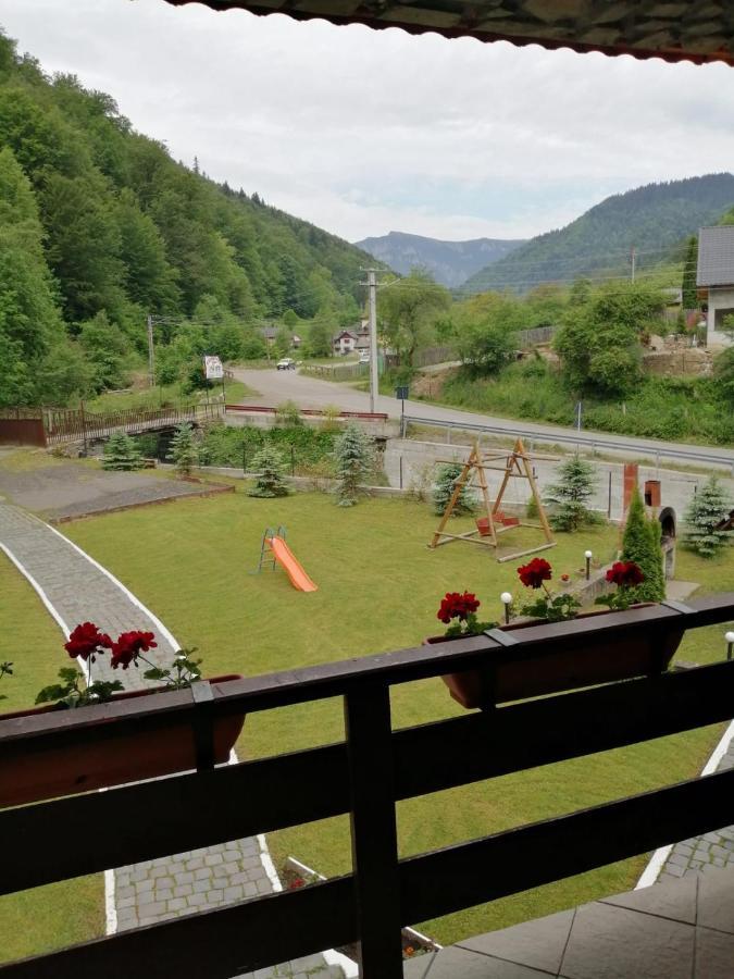 Hotel Pensiunea Bobu Izvoru Muntelui Exterior foto